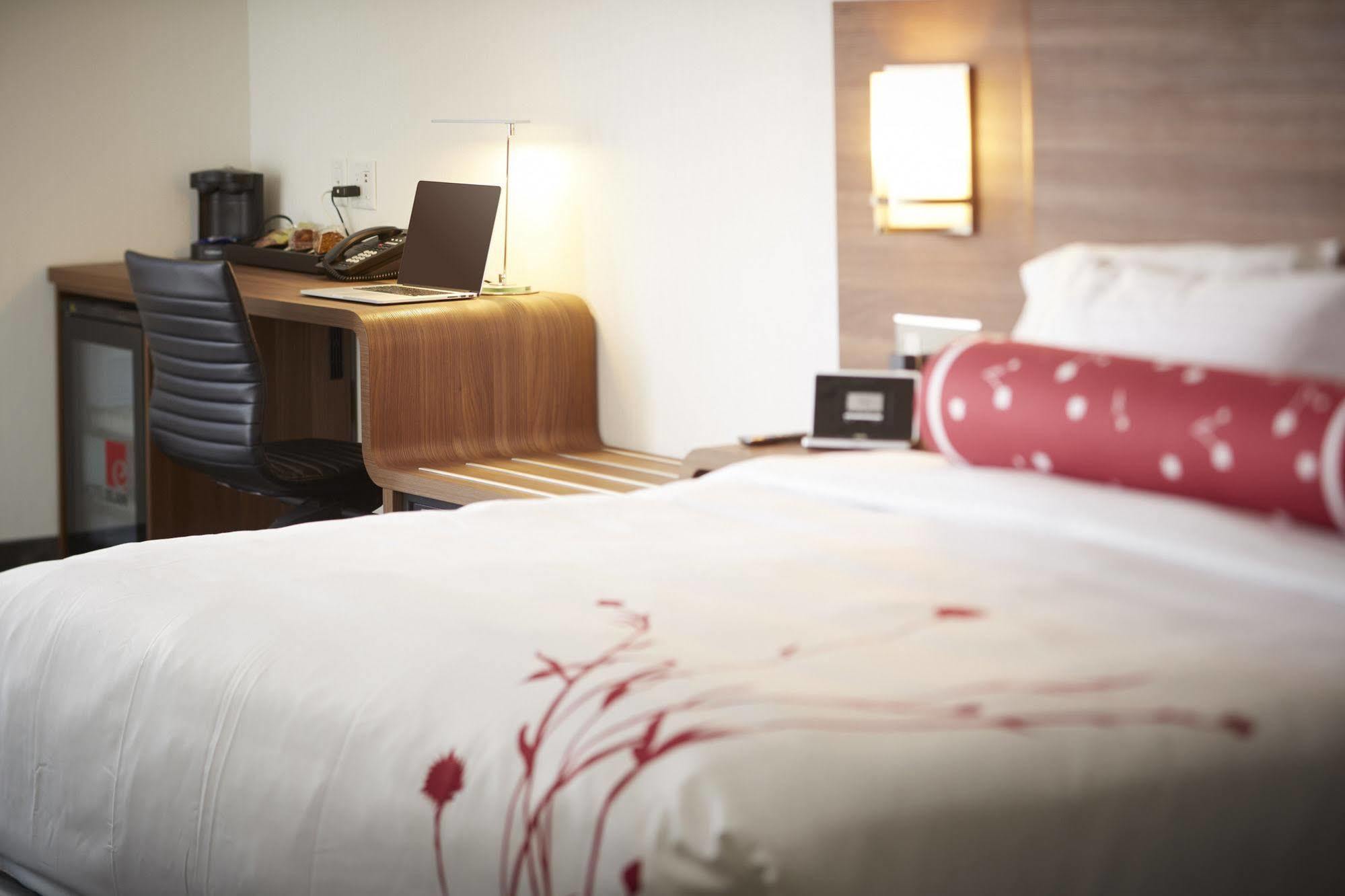 Hotel Elan カルガリー エクステリア 写真